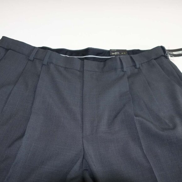 Van Heusen Men's No Iron Dress Pants 44 x 29 NWT Charcoal Gray Pleated Slacks - Picture 2 of 8